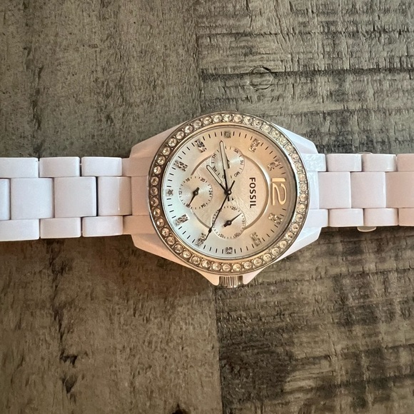 Fossil White Diamond Analog Watch - Picture 3 of 3